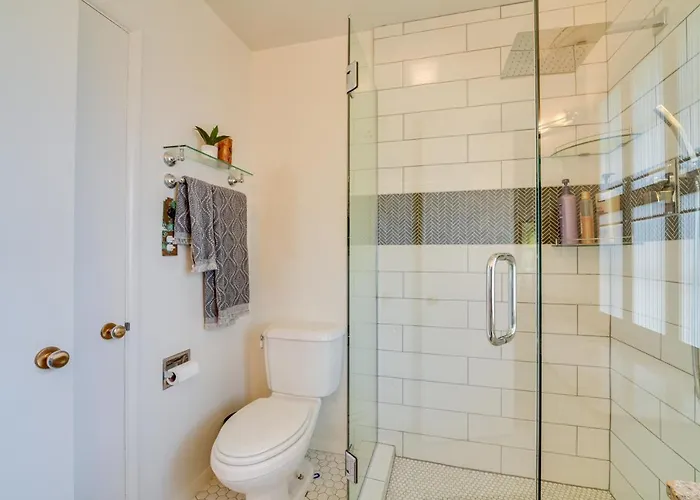 Pool & Outdoor Kitchen: 10 Mi To Dtwn Phoenix
