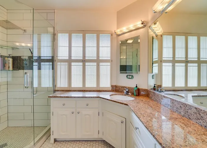 Pool & Outdoor Kitchen: 10 Mi To Dtwn Phoenix