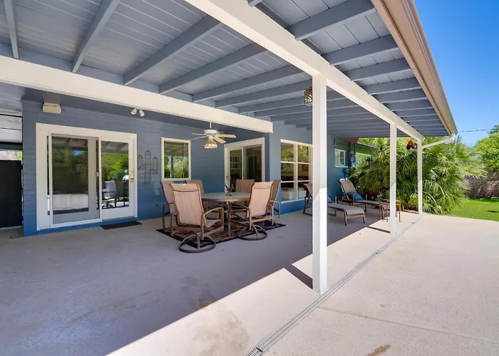 Pool & Outdoor Kitchen: 10 Mi To Dtwn Holiday home