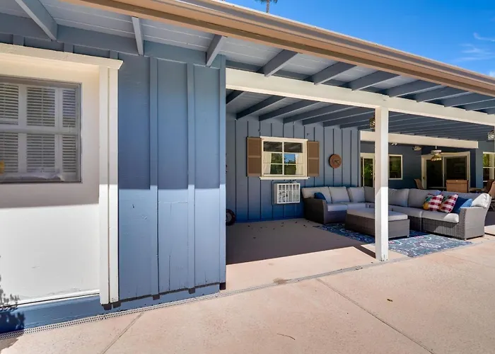 Pool & Outdoor Kitchen: 10 Mi To Dtwn Holiday home *