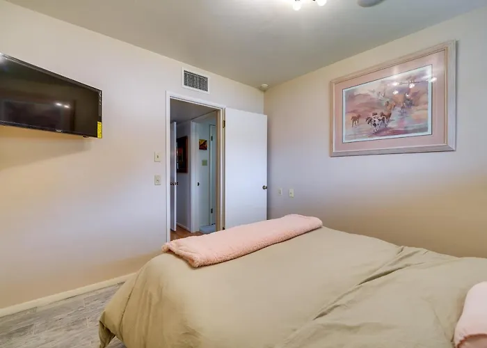 Pool & Outdoor Kitchen: 10 Mi To Dtwn Phoenix