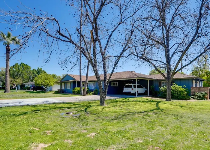 Pool & Outdoor Kitchen: 10 Mi To Dtwn *