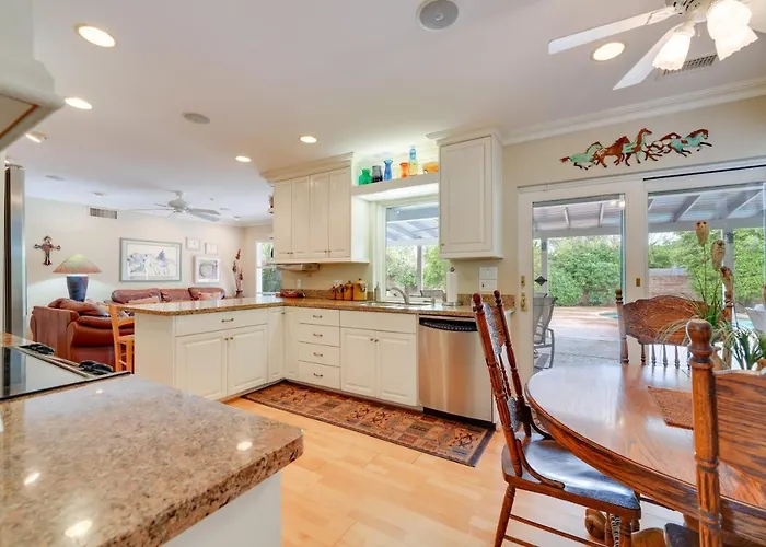 Holiday home Pool & Outdoor Kitchen: 10 Mi To Dtwn *