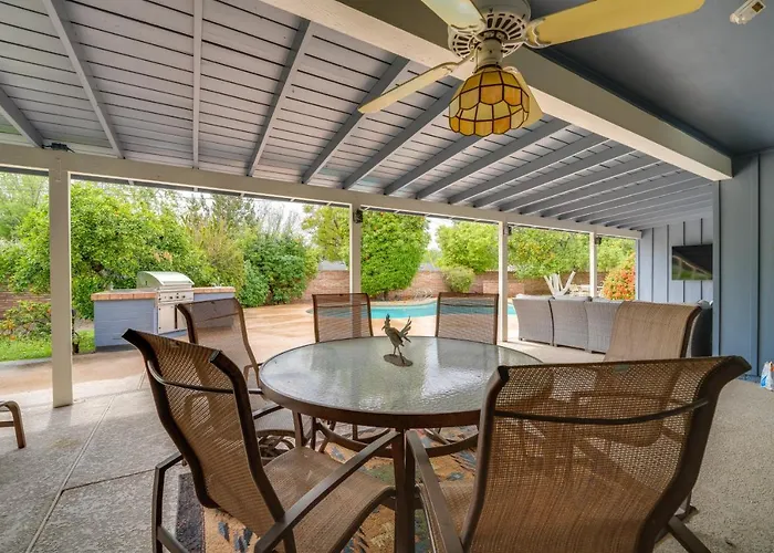Pool & Outdoor Kitchen: 10 Mi To Dtwn