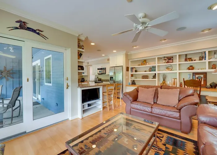 Holiday home Pool & Outdoor Kitchen: 10 Mi To Dtwn *