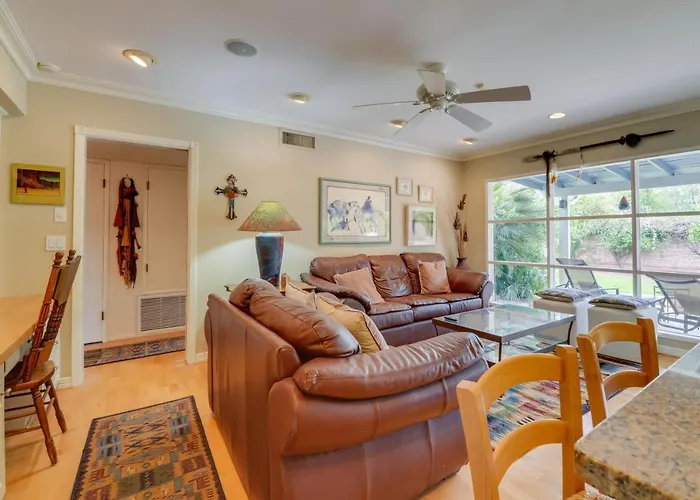 Pool & Outdoor Kitchen: 10 Mi To Dtwn *