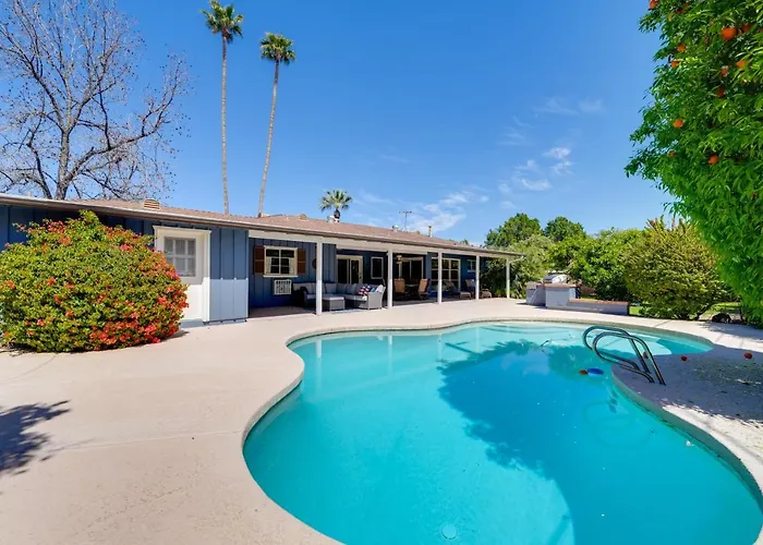 Pool & Outdoor Kitchen: 10 Mi To Dtwn Holiday home *