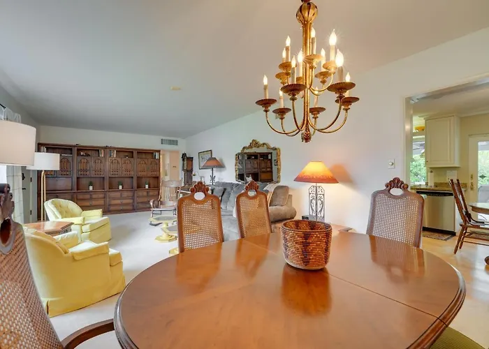 Pool & Outdoor Kitchen: 10 Mi To Dtwn